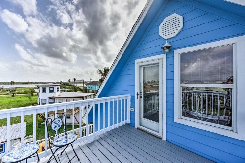 Cozy Surfside Beach House with Deck and Gulf Views! - image 8