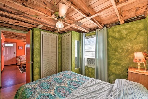 Colorful Cottage - 2 Blocks to Surfside Beach! - image 12