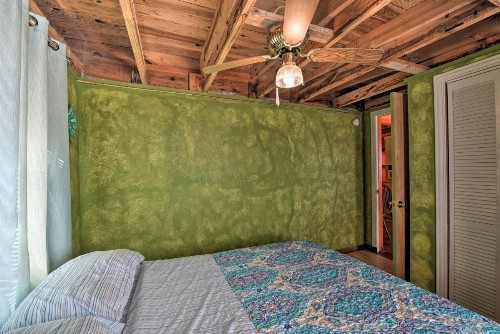 Colorful Cottage - 2 Blocks to Surfside Beach! - image 5