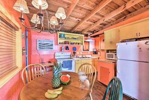 Colorful Cottage - 2 Blocks to Surfside Beach! - image 6