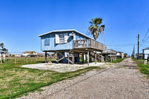 Colorful Cottage - 2 Blocks to Surfside Beach! - image 7