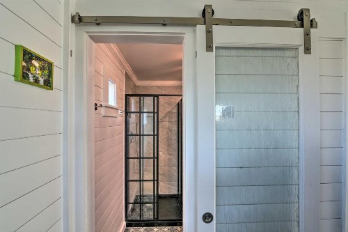 Inviting Studio - Walk Less Than 1 Mile to Surfside Beach! - image 10