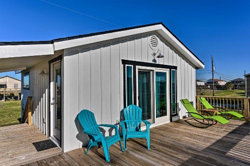 Inviting Studio - Walk Less Than 1 Mile to Surfside Beach! - image 12
