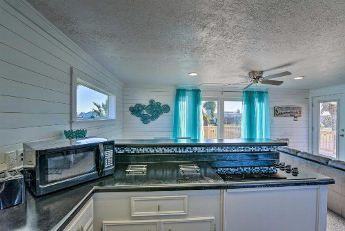 Inviting Studio - Walk Less Than 1 Mile to Surfside Beach! - image 6