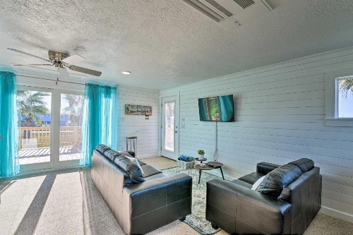 Inviting Studio - Walk Less Than 1 Mile to Surfside Beach! - image 7