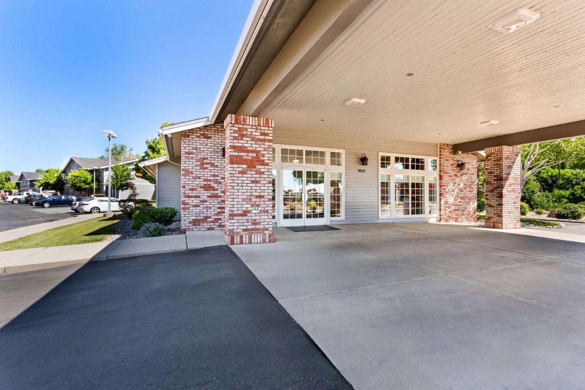 Comfort Inn & Suites - image 2