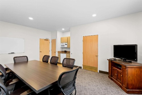 Comfort Inn & Suites - image 36