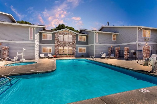 Comfort Inn & Suites - image 4