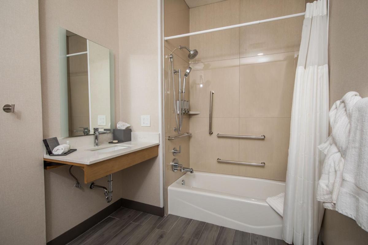 Days Inn by Wyndham Sutter Creek - image 3