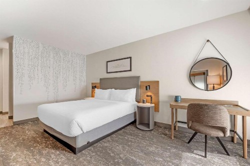 Days Inn by Wyndham Sutter Creek - image 4