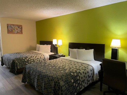 Econo Lodge Inn & Suites - image 34