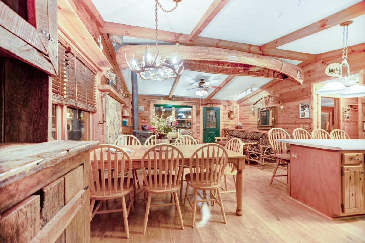 4 Bed 3 Bath Vacation home in Sylva - image 6