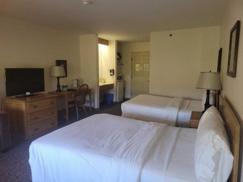 Brook Pointe Inn - image 11