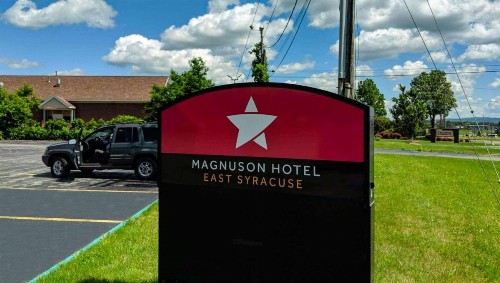 Magnuson Hotel East Syracuse - image 6