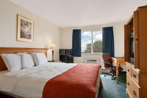 Travelodge by Wyndham Port of Tacoma WA - image 7