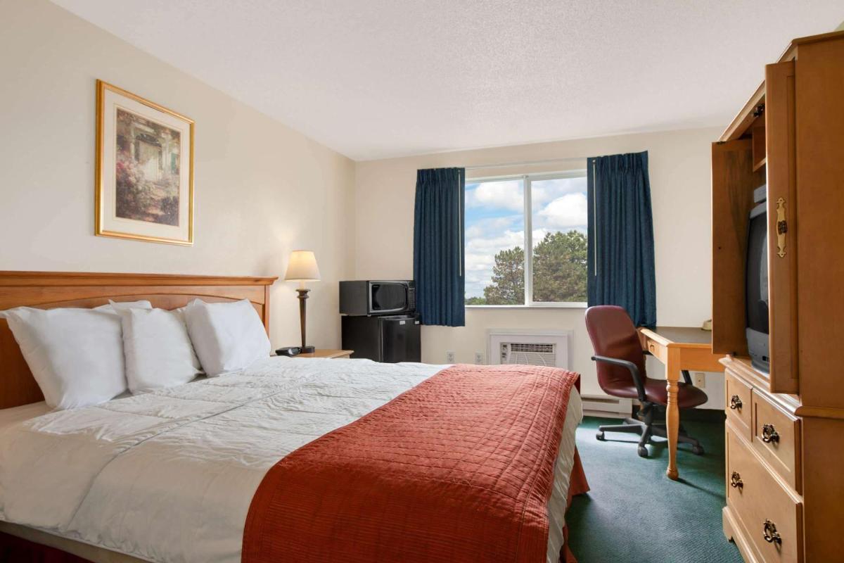 Travelodge by Wyndham Port of Tacoma WA - image 7