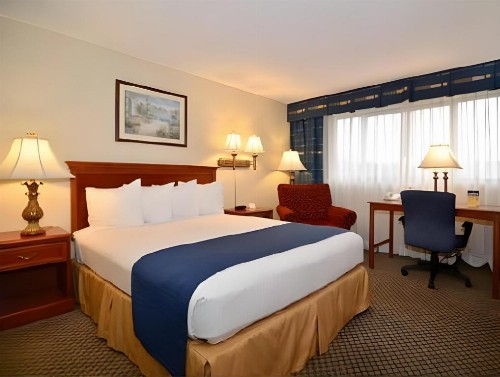 Comfort Inn & Suites Downtown Tacoma - image 10