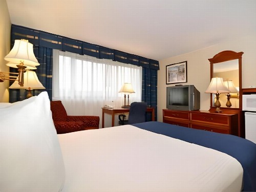 Comfort Inn & Suites Downtown Tacoma - image 11