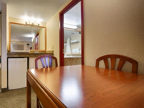 Comfort Inn & Suites Downtown Tacoma - image 25