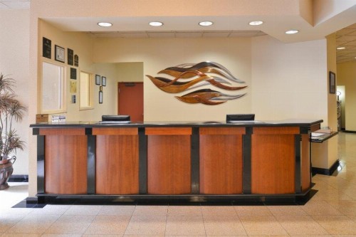 Comfort Inn & Suites Downtown Tacoma - image 2