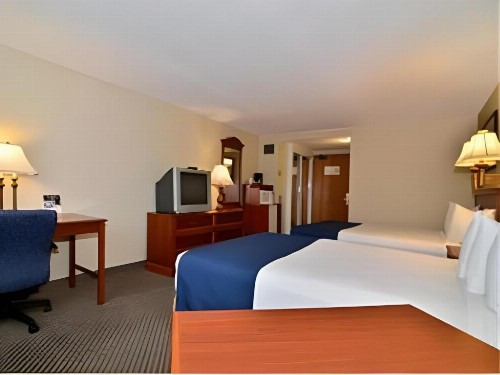 Comfort Inn & Suites Downtown Tacoma - image 30
