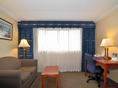Comfort Inn & Suites Downtown Tacoma - image 40