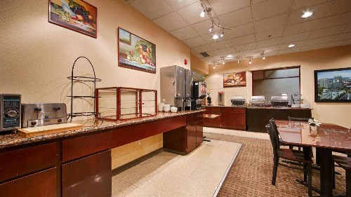 Comfort Inn & Suites Downtown Tacoma - image 6