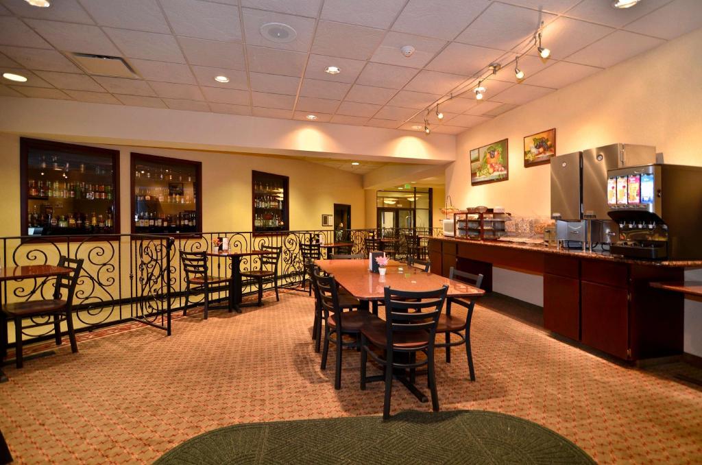Comfort Inn & Suites Downtown Tacoma - image 7