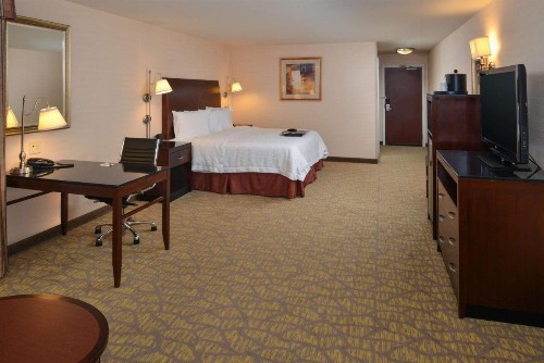 Hampton Inn & Suites Tacoma-Mall - image 10