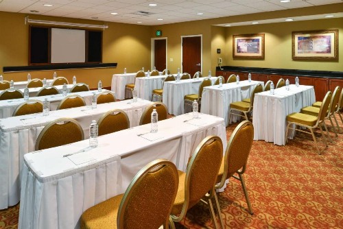 Hampton Inn & Suites Tacoma-Mall - image 12
