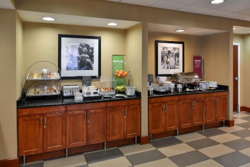 Hampton Inn & Suites Tacoma-Mall - image 2