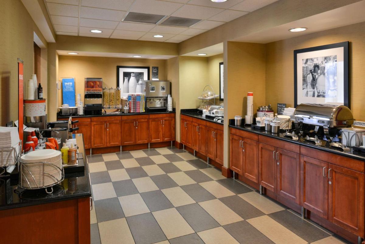 Hampton Inn & Suites Tacoma-Mall - image 5