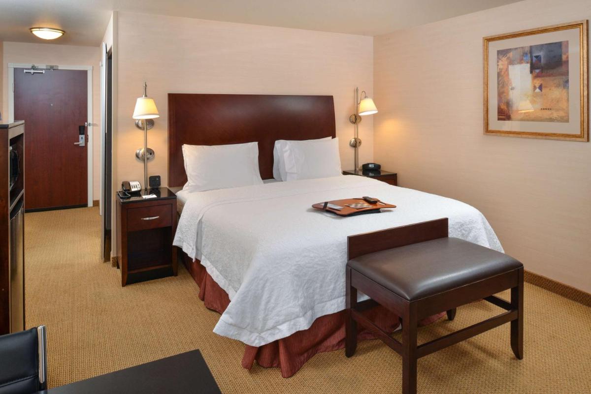 Hampton Inn & Suites Tacoma-Mall - image 7