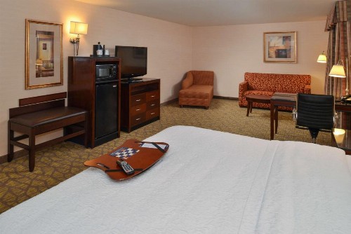 Hampton Inn & Suites Tacoma-Mall - image 8