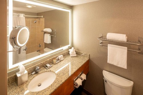 Silver Cloud Inn - Tacoma Waterfront - image 24