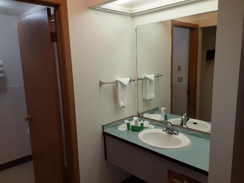 Economy Stay & Suites Tacoma - image 11