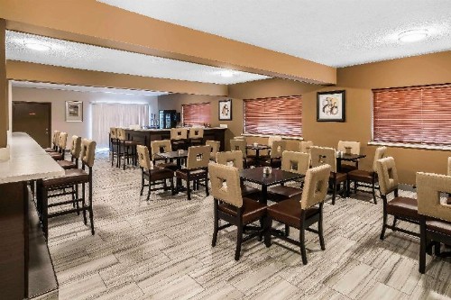 Clarion Inn near JBLM - image 6