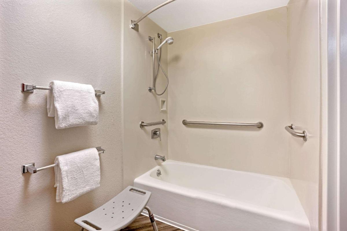 La Quinta by Wyndham Tacoma - Seattle - image 2