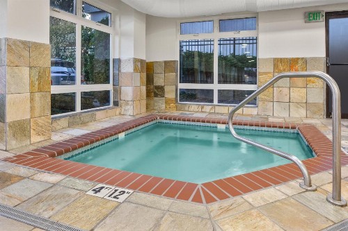 Holiday Inn Express Hotel & Suites Tacoma an IHG Hotel - image 21