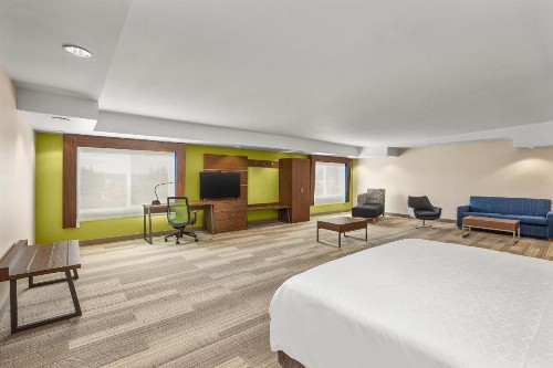 Holiday Inn Express Hotel & Suites Tacoma an IHG Hotel - image 26