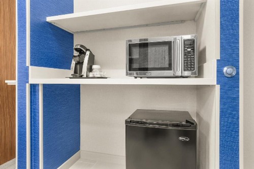 Holiday Inn Express Hotel & Suites Tacoma an IHG Hotel - image 27