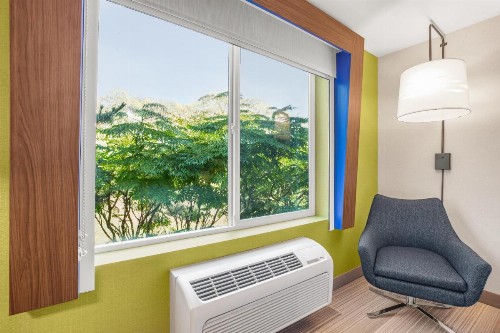 Holiday Inn Express Hotel & Suites Tacoma an IHG Hotel - image 30