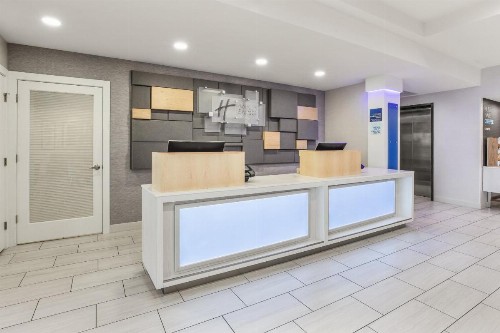 Holiday Inn Express Hotel & Suites Tacoma an IHG Hotel - image 4