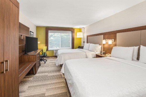 Holiday Inn Express Hotel & Suites Tacoma an IHG Hotel - image 9