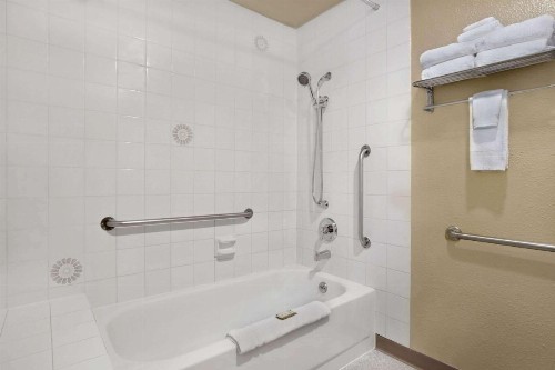 South Tacoma Suites - image 11