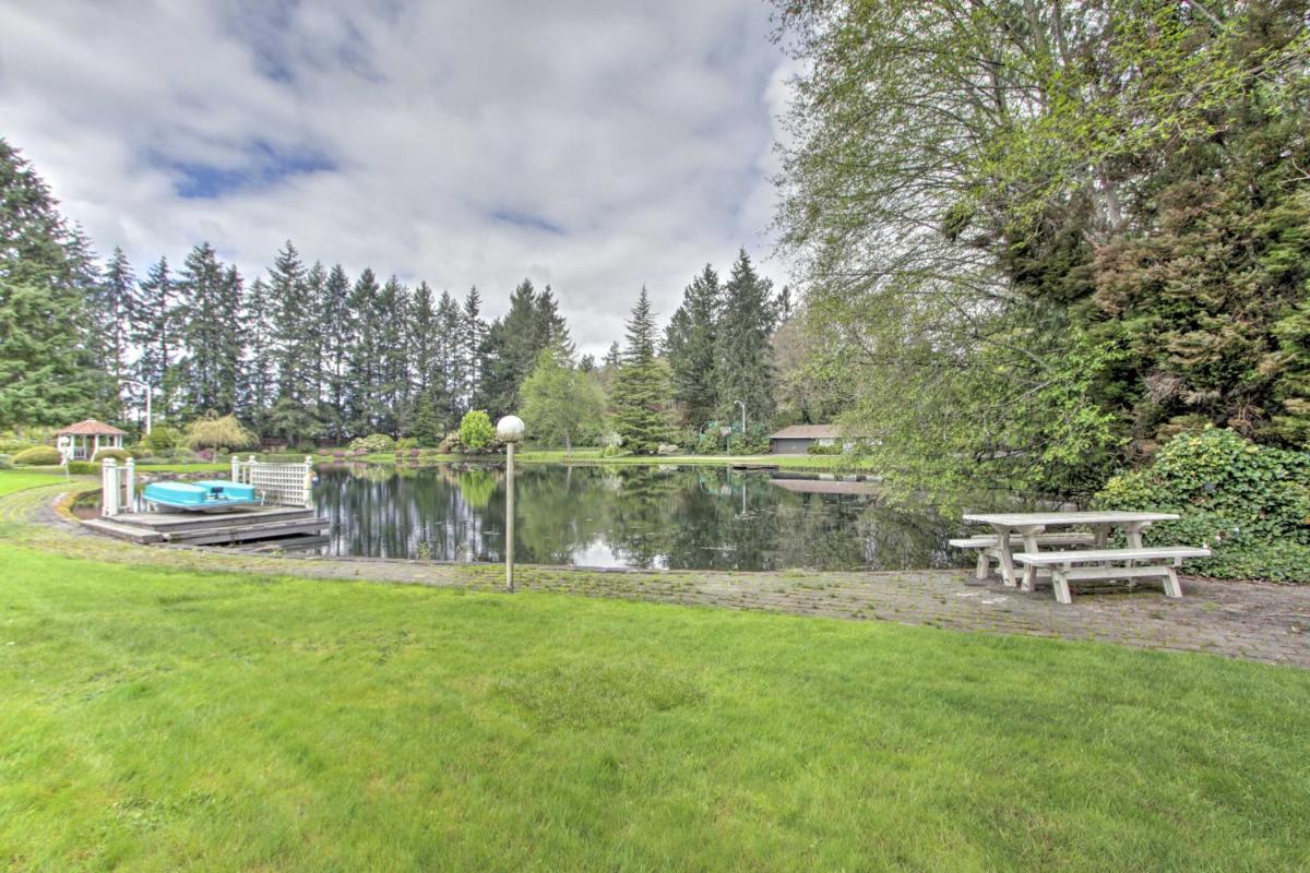 Contemporary Tacoma Cottage with Deck and Pond! - image 6