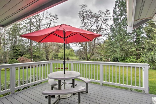 Contemporary Tacoma Cottage with Deck and Pond! - image 7