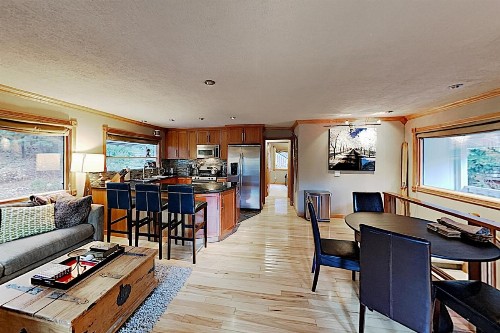 The Love Nest: Tahoe City Cabin - image 10