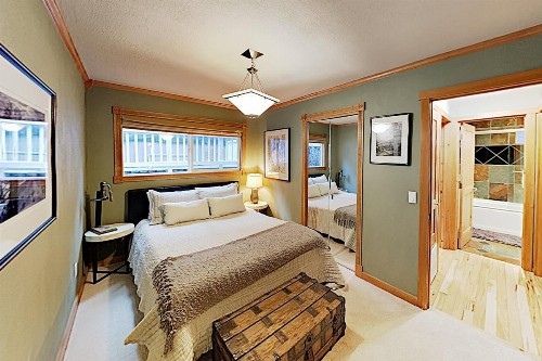 The Love Nest: Tahoe City Cabin - image 11