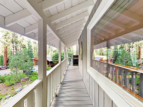 The Love Nest: Tahoe City Cabin - image 8